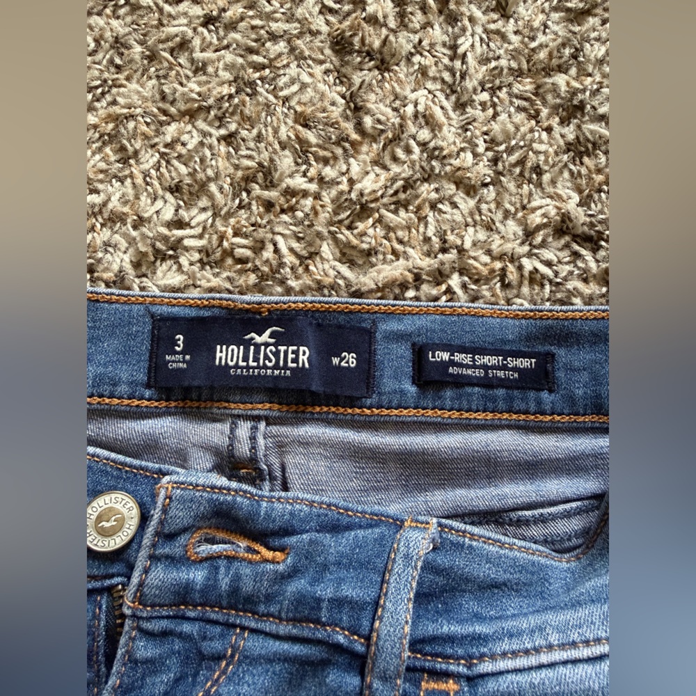 Women’s Hollister Low Rise Denim Shorts - Picture 3 of 6